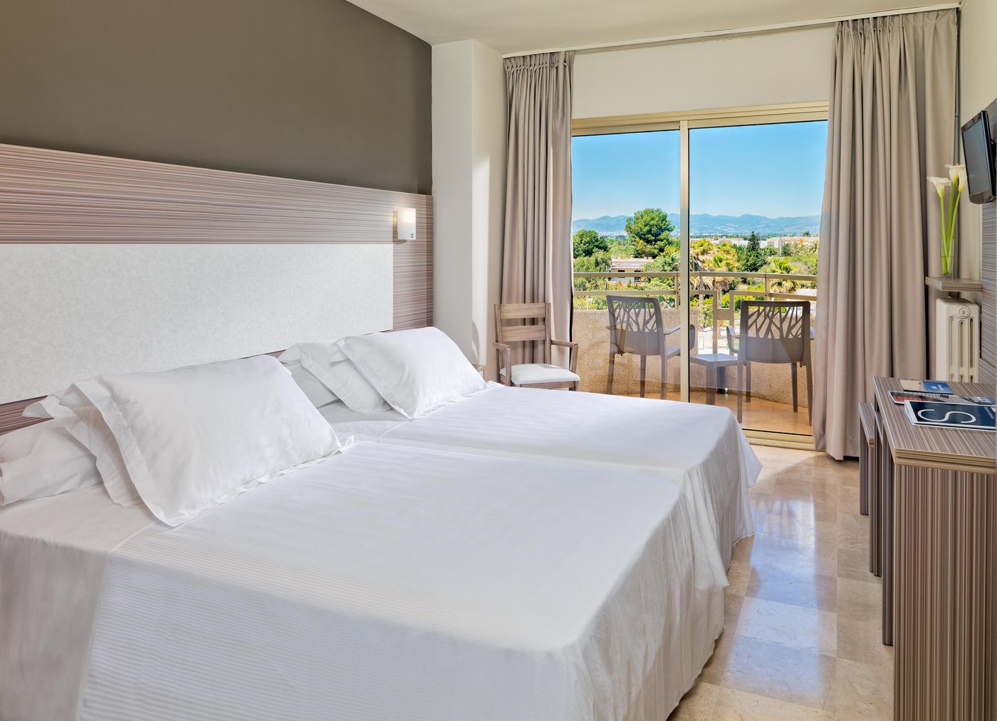 H10-Cambrils-Playa-Room-13