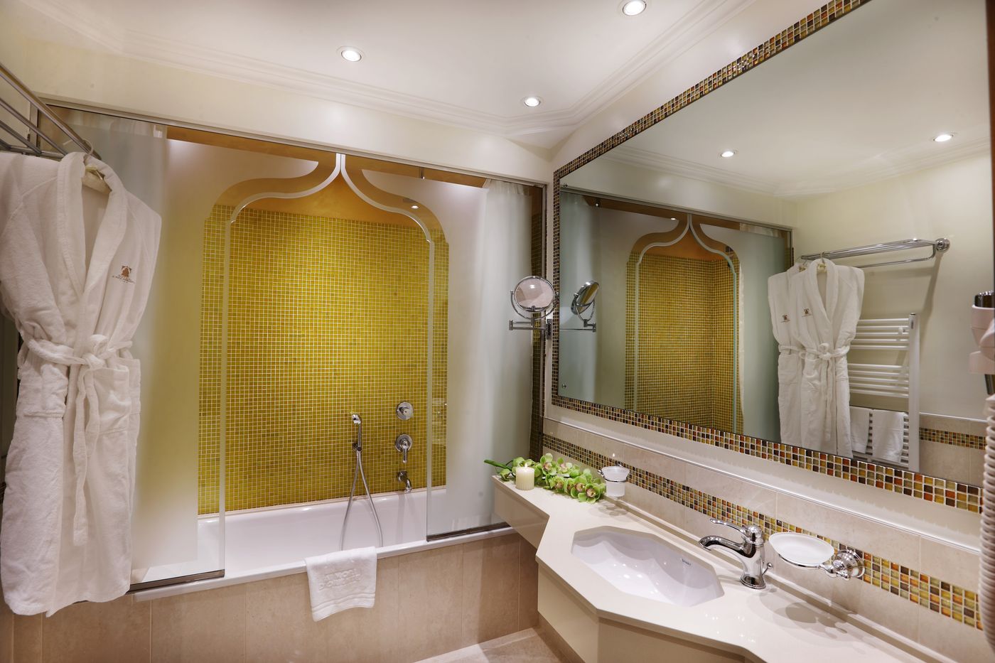 Ai-Mori-d-Oriente-Room-31