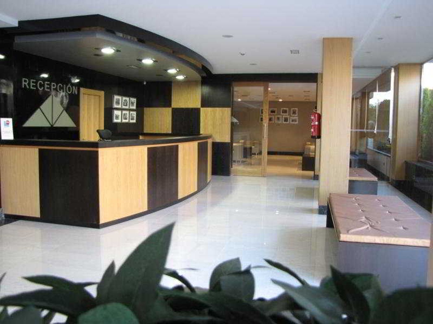 Maritimo Ris Apartamentos-Spain-NOJA-Lobby-8