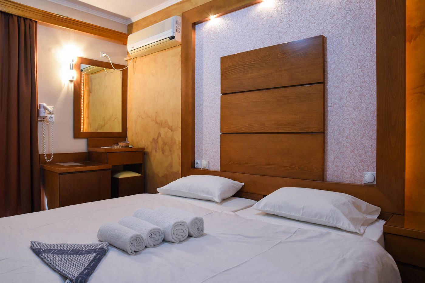 Sacallis-Inn-Beach-Hotel-Room-10