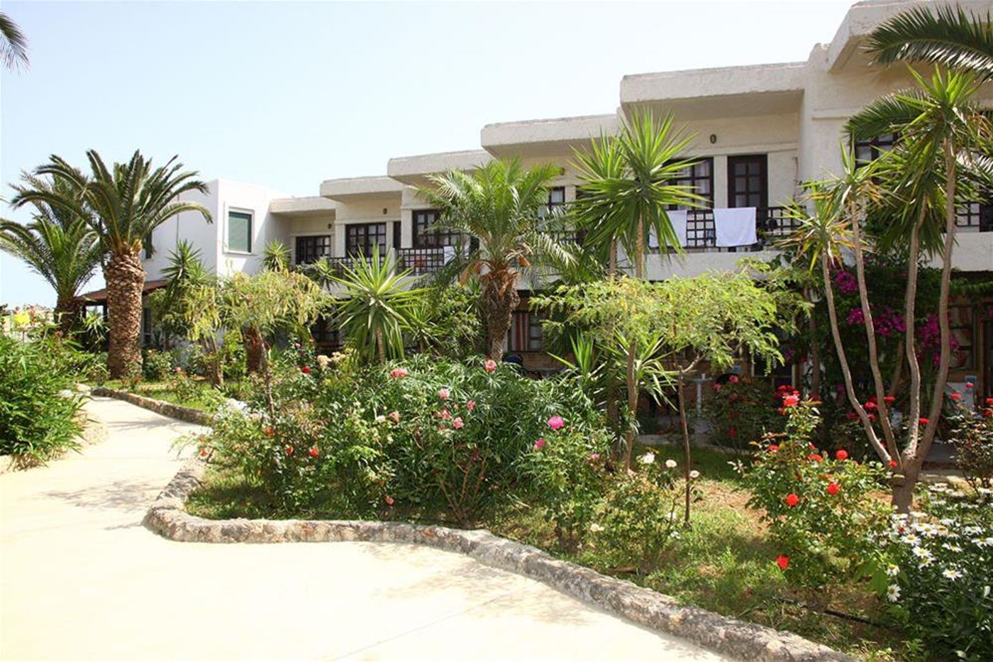 Sandy-Beach-General-view-1