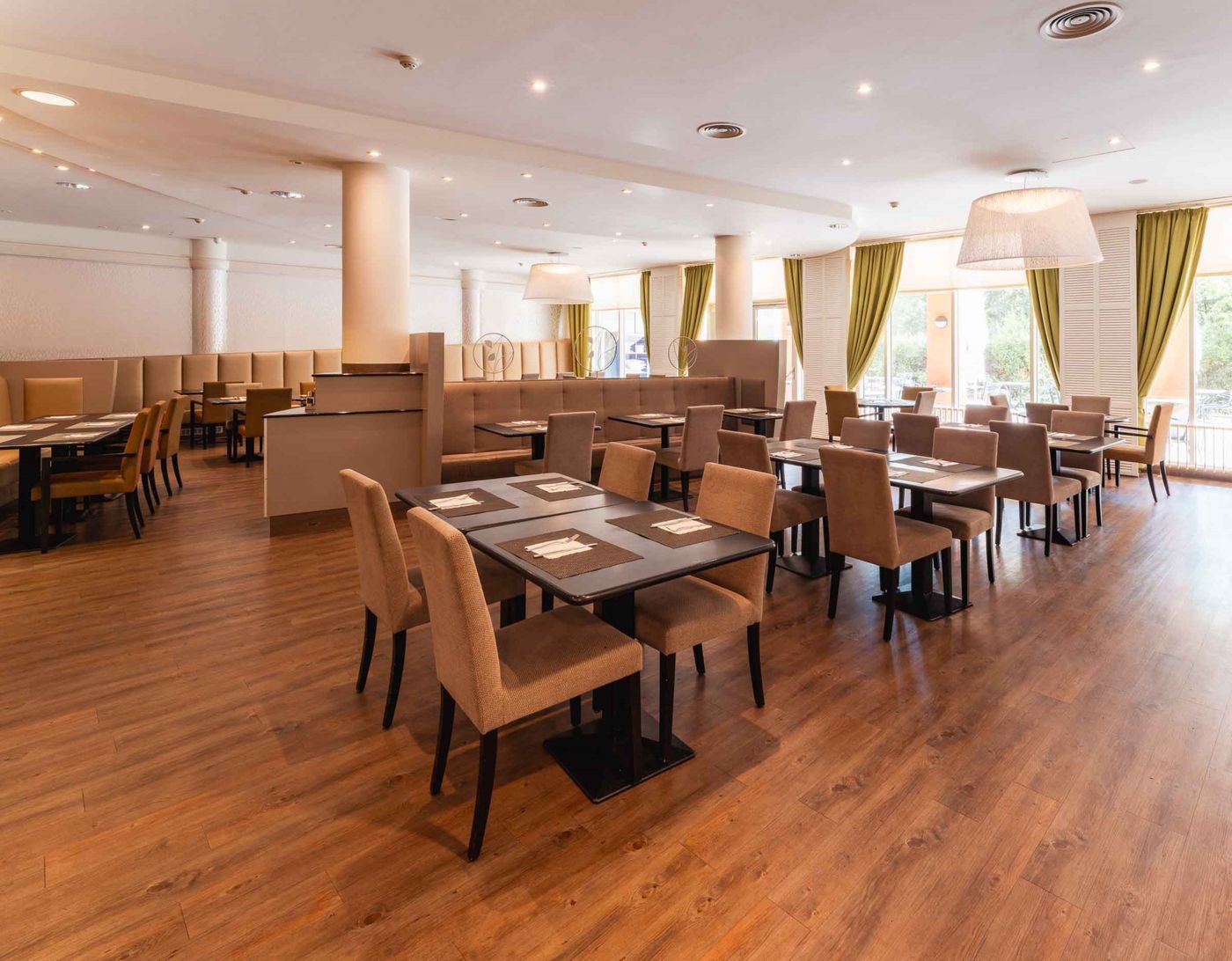 Plaza Premium Wien - Austria - VIENNA - Restaurant - 13