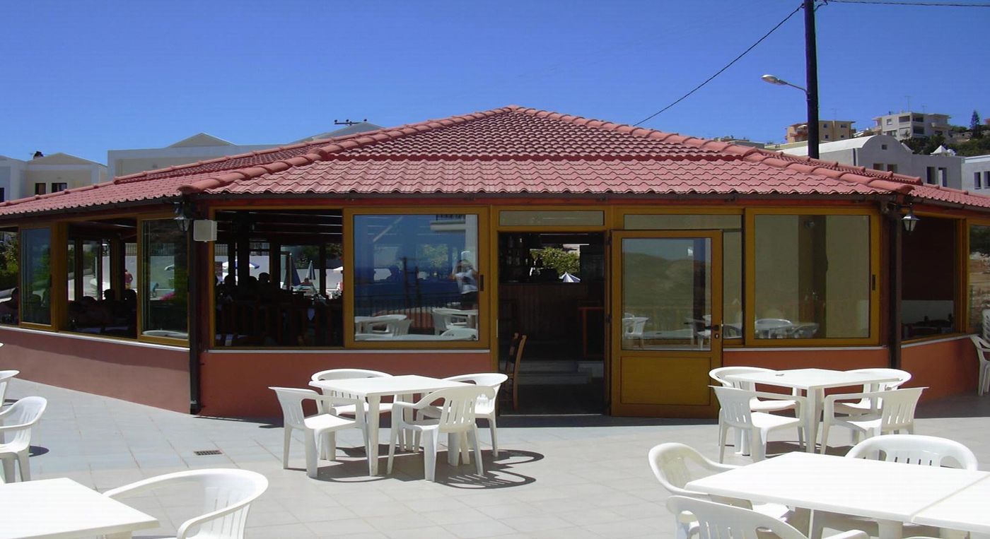 Camari-Gardens-Apartments-Restaurant-14