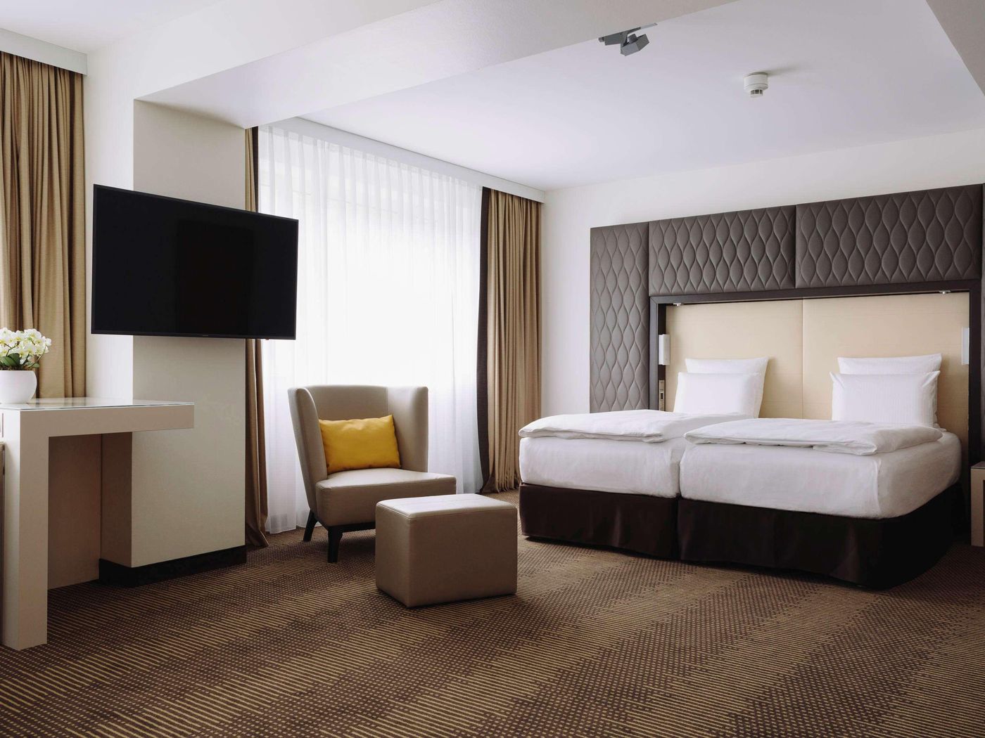 Pullman-Berlin-Schweizerhof-Room-27