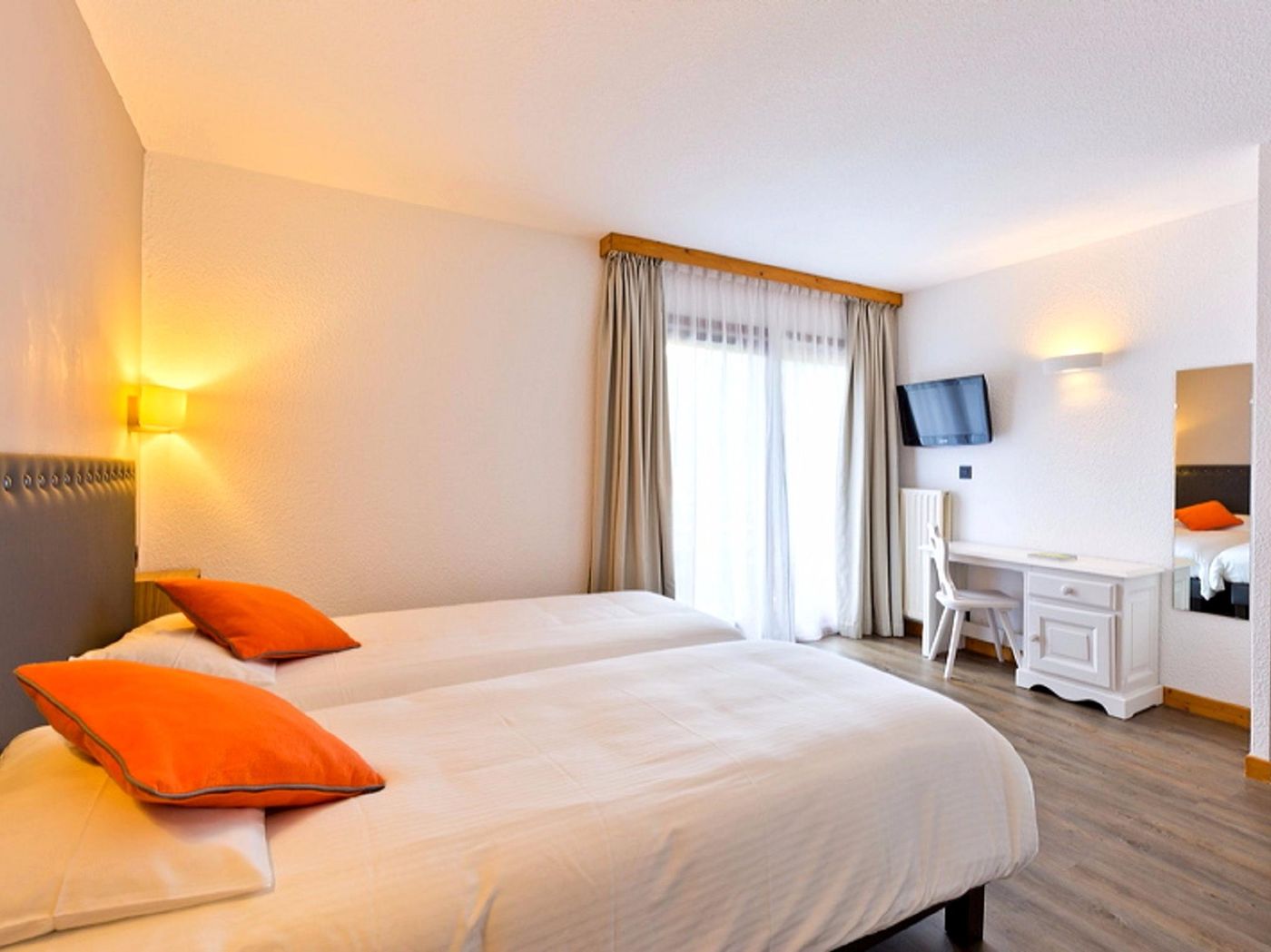 Logis Hotel Arcalod - Grand Parc-France-DOUSSARD-Room-8