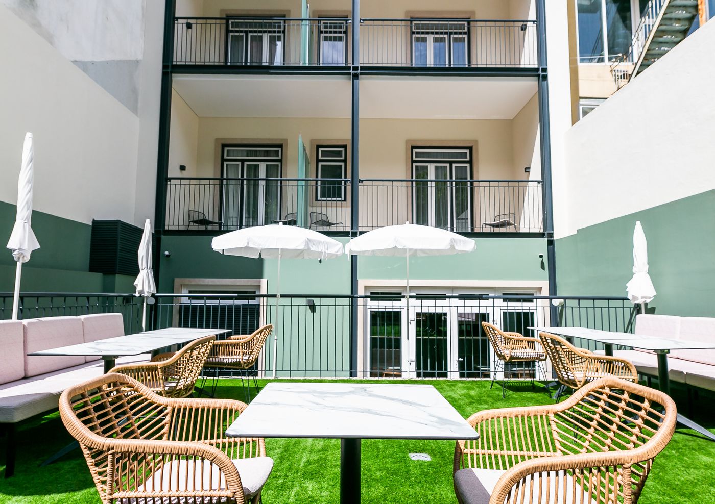 Lx-SoHo-Boutique-Hotel-by-RIDAN-Hotels-Terrace-24