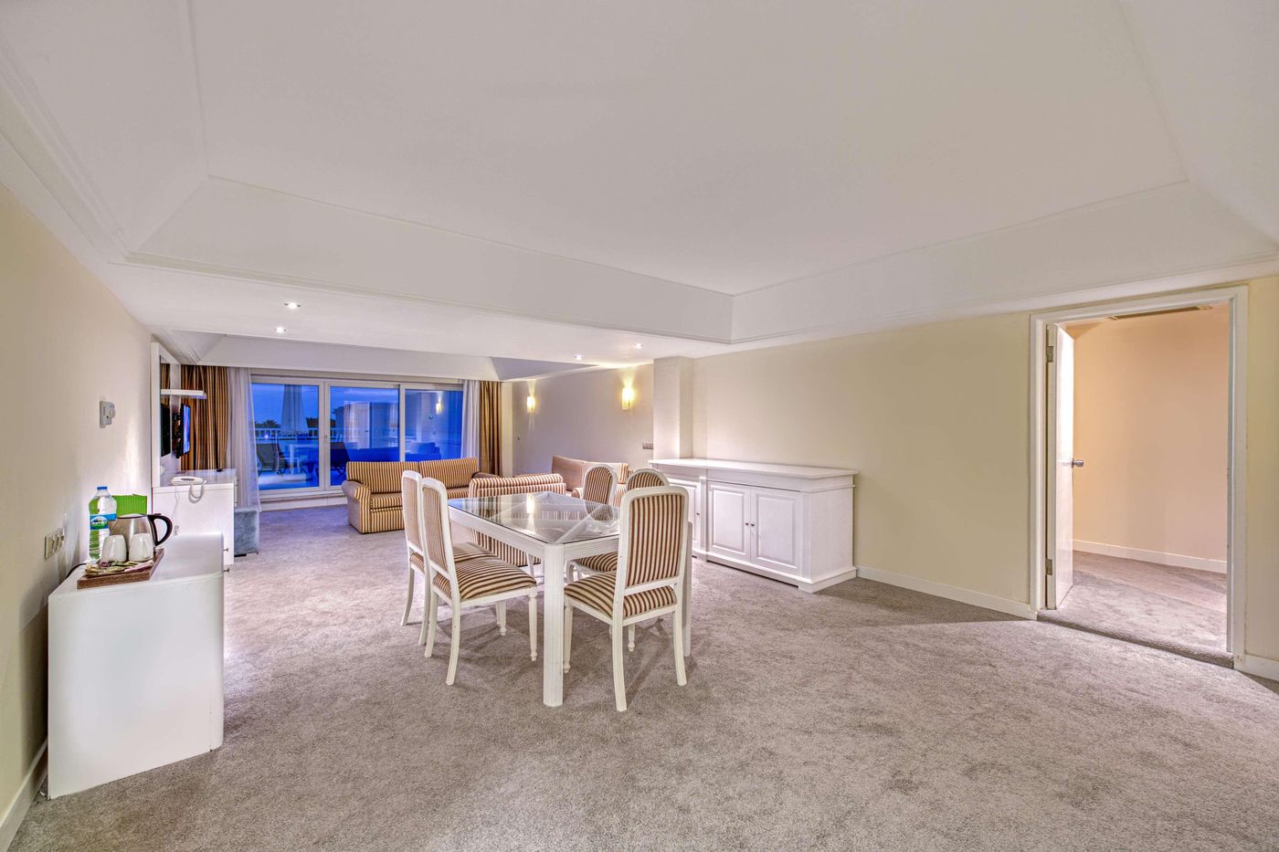 Seven-Seas-Hotel-Blue-Room-55