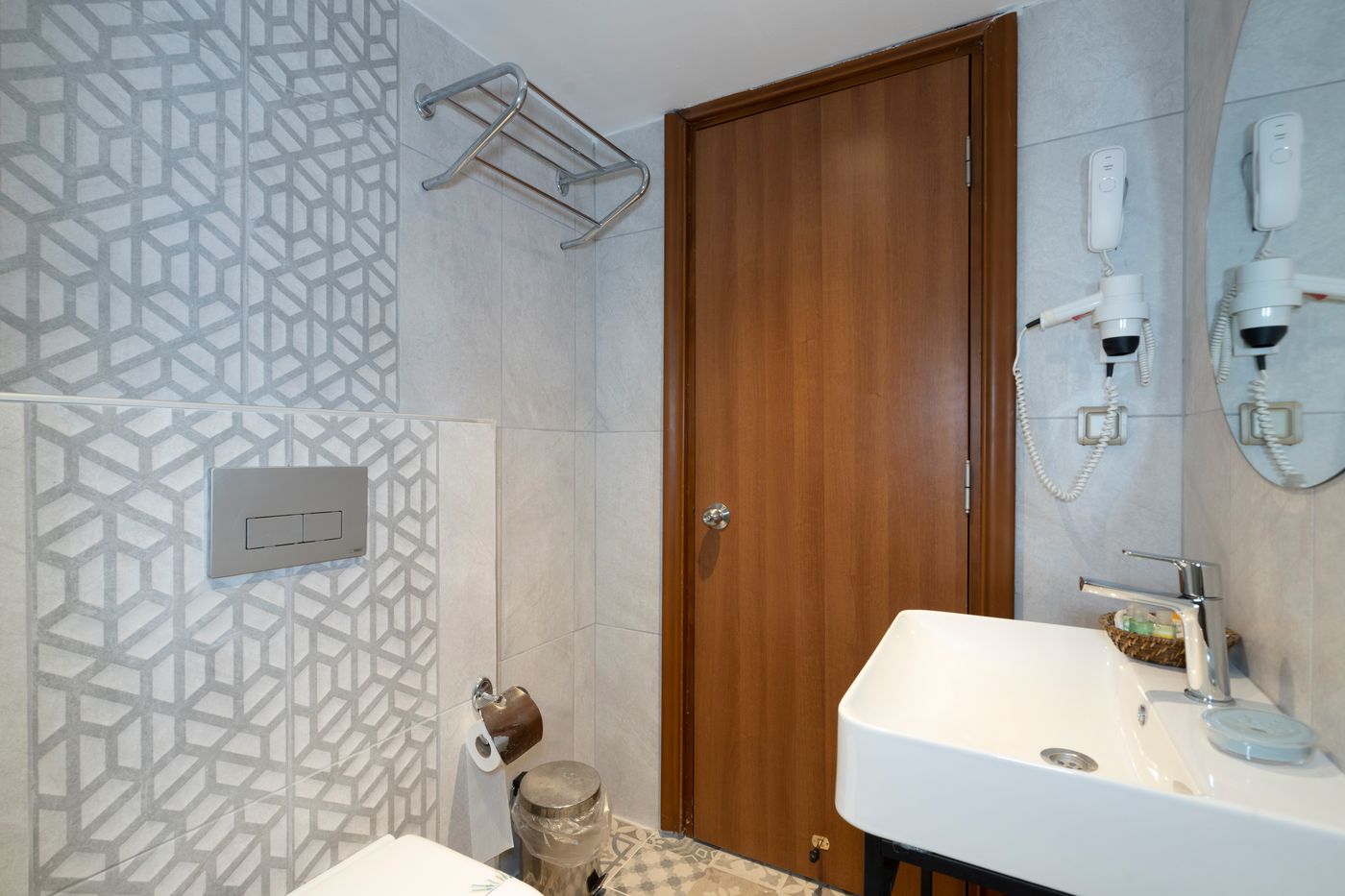 Meril-Hotel-General-view-40