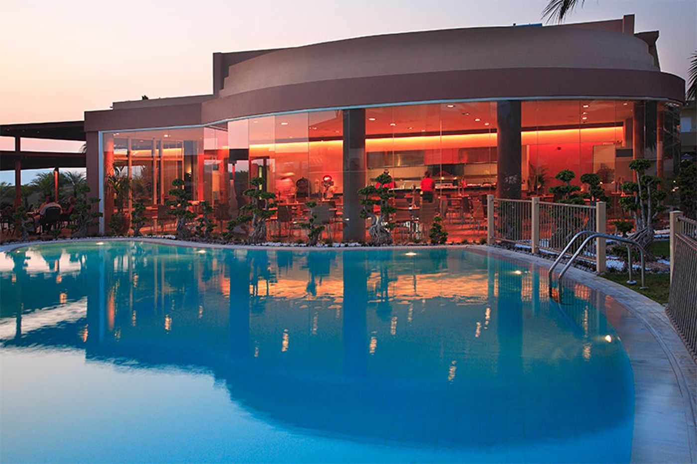 Sandy-Beach-Restaurant-2