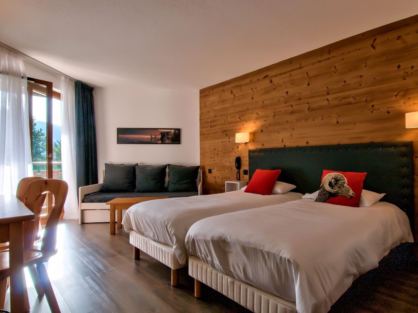 Logis Hotel Arcalod - Grand Parc-France-DOUSSARD-Lobby-2