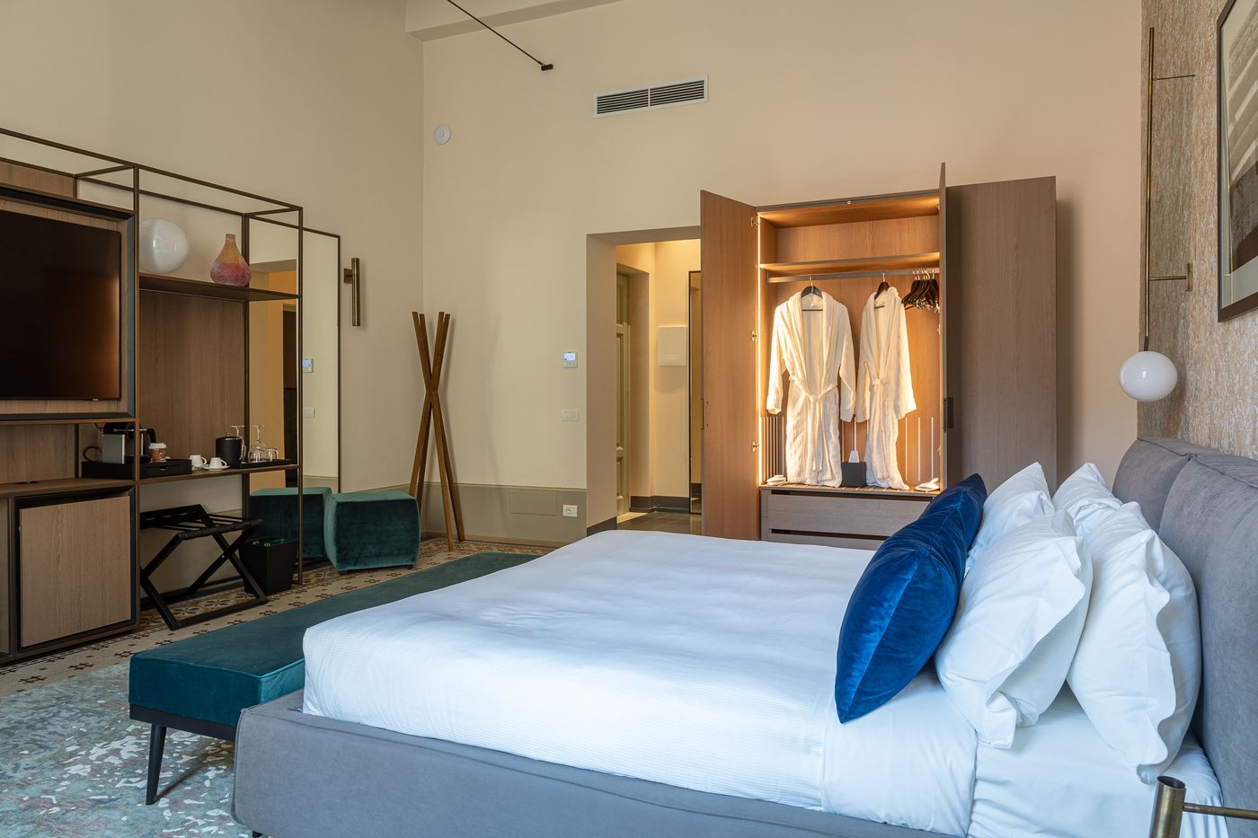 Grand-Universe-La-Residenza-Room-6