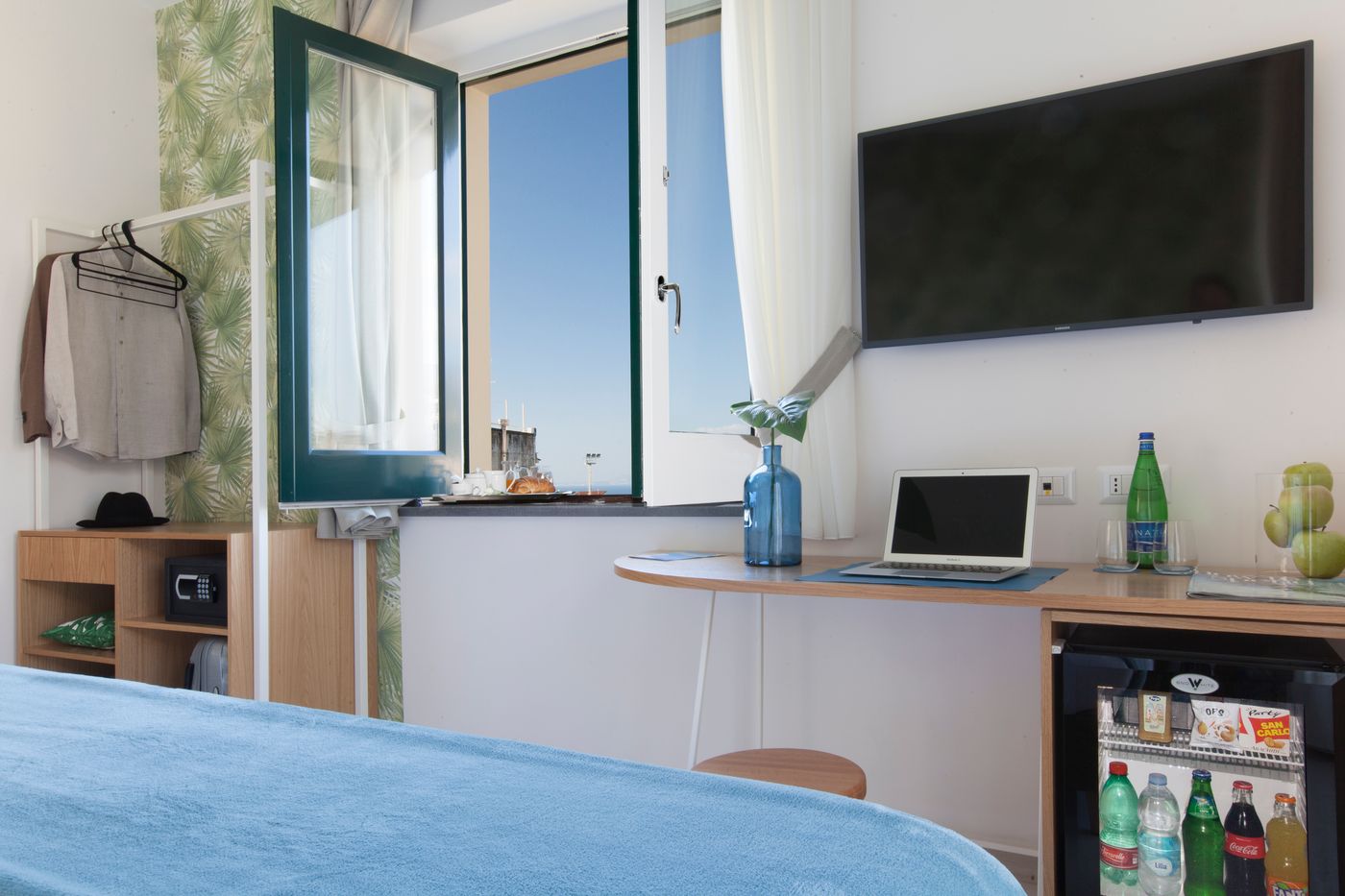 Unconventional-Sorrento-Coast-Room-42