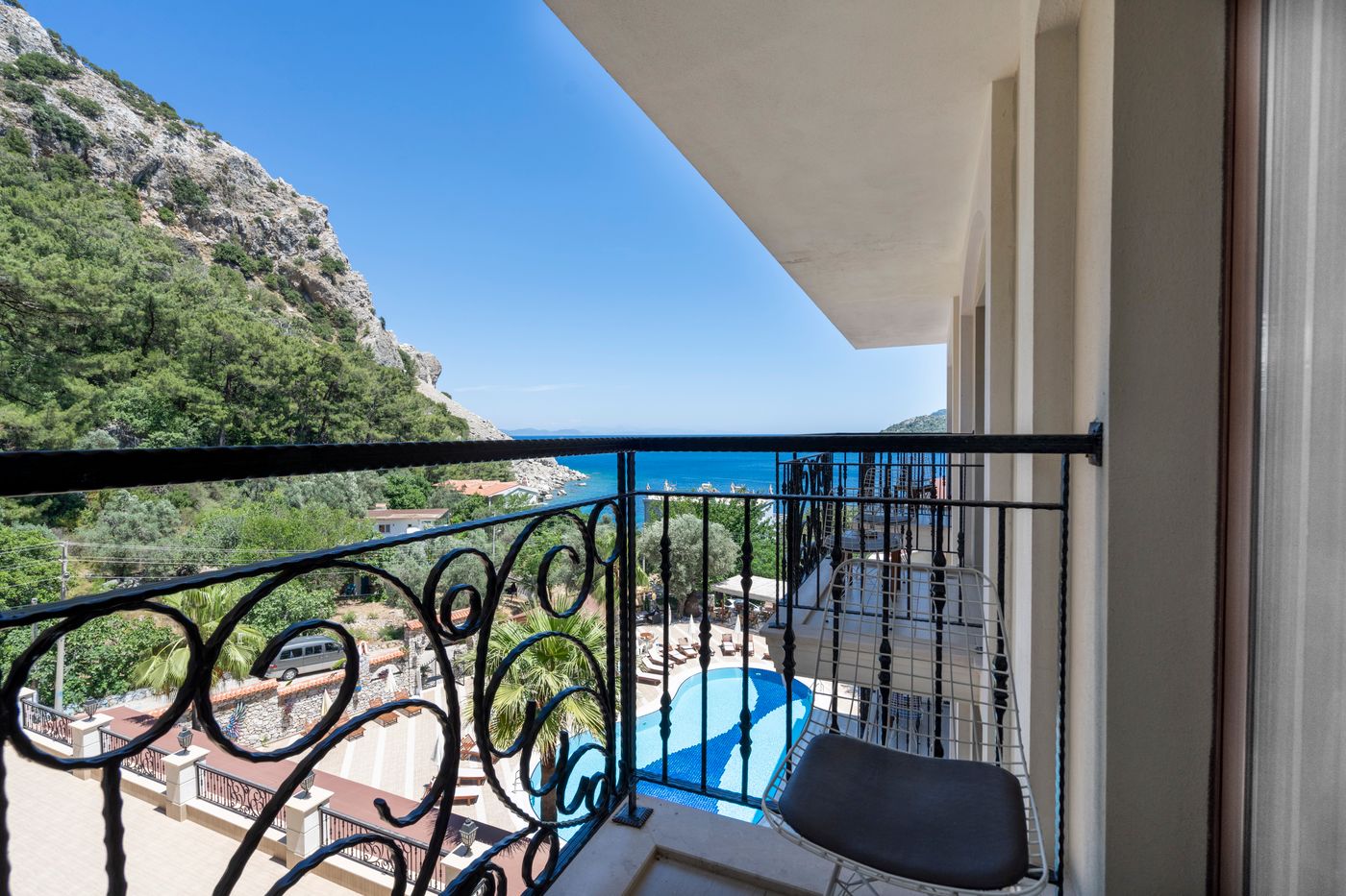 Meril-Hotel-General-view-63