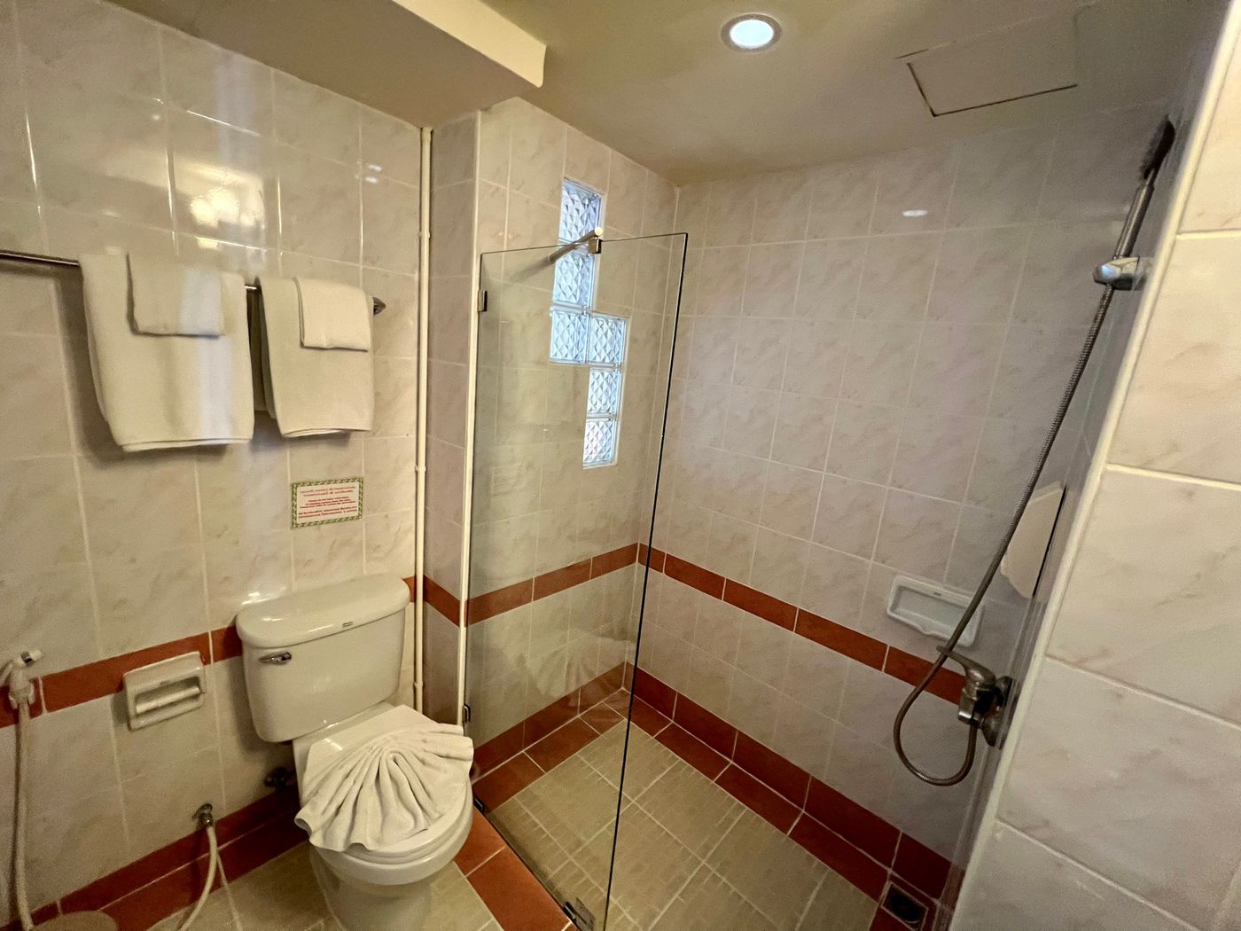 LA-Vintage-Resort--Former-Poppa-Palace--Room-45