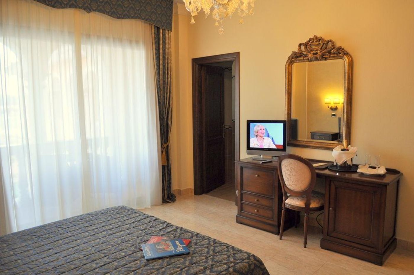 Grand-Hotel-President-Room-8