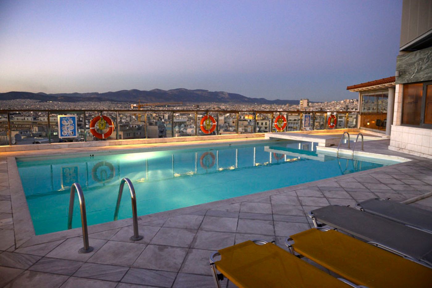 Dorian-Inn--Sure-Hotel-Collection-by-Best-Western-Pool-54