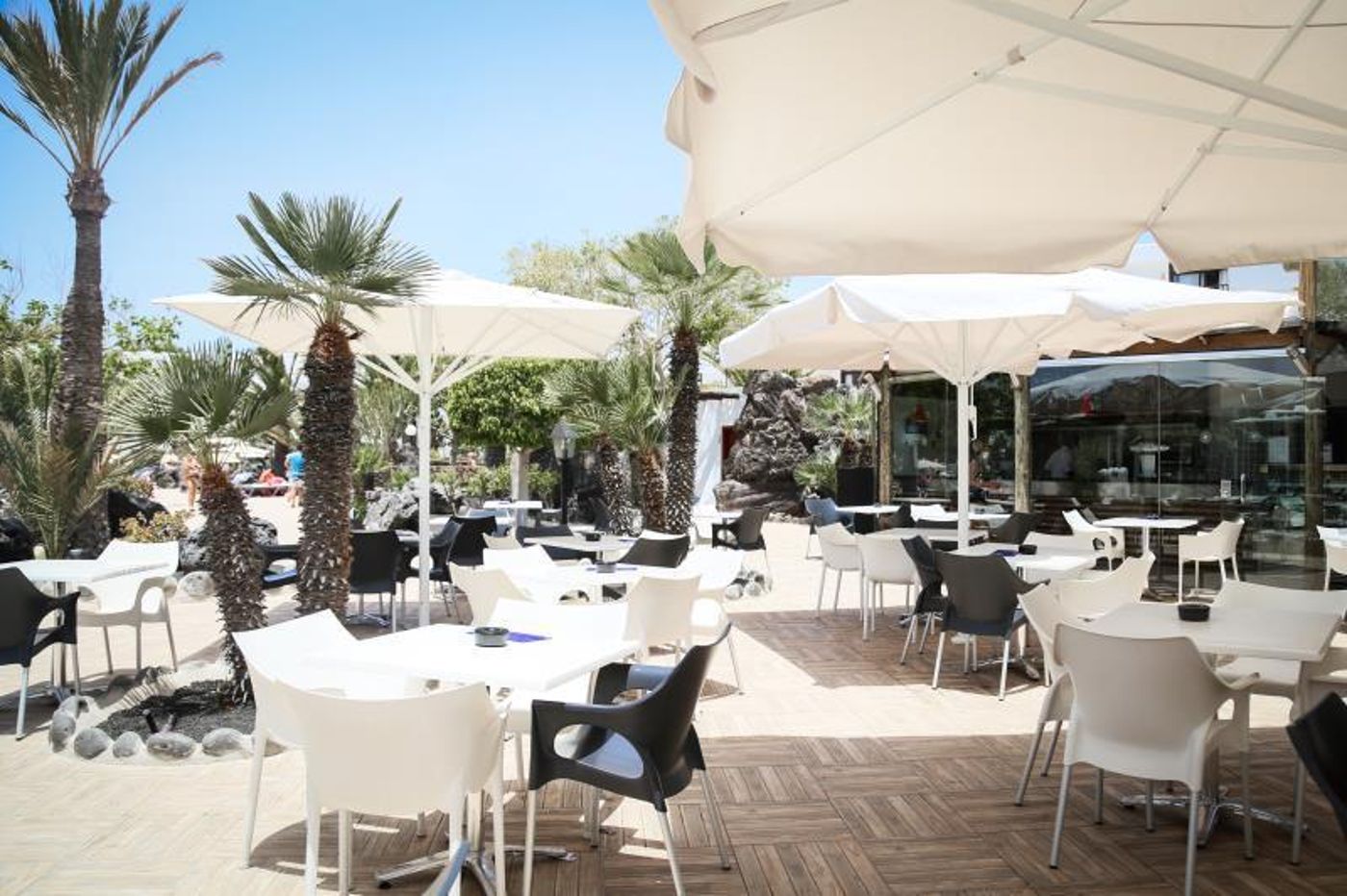 H10-Suites-Lanzarote-Gardens-General-view-9