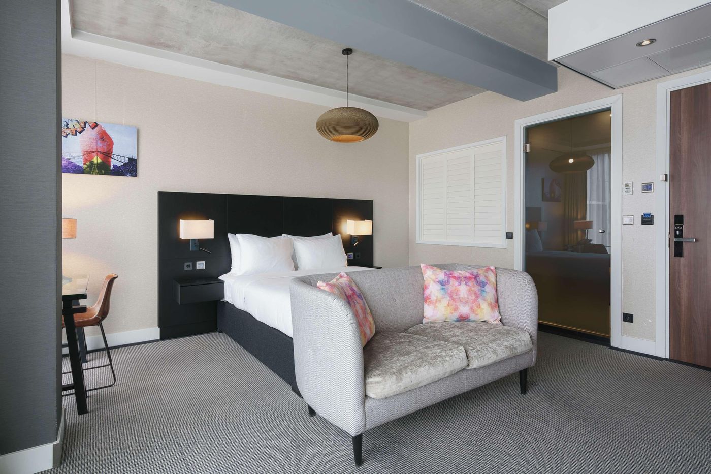 DoubleTree-by-Hilton-NDSM-Wharf-Room-50