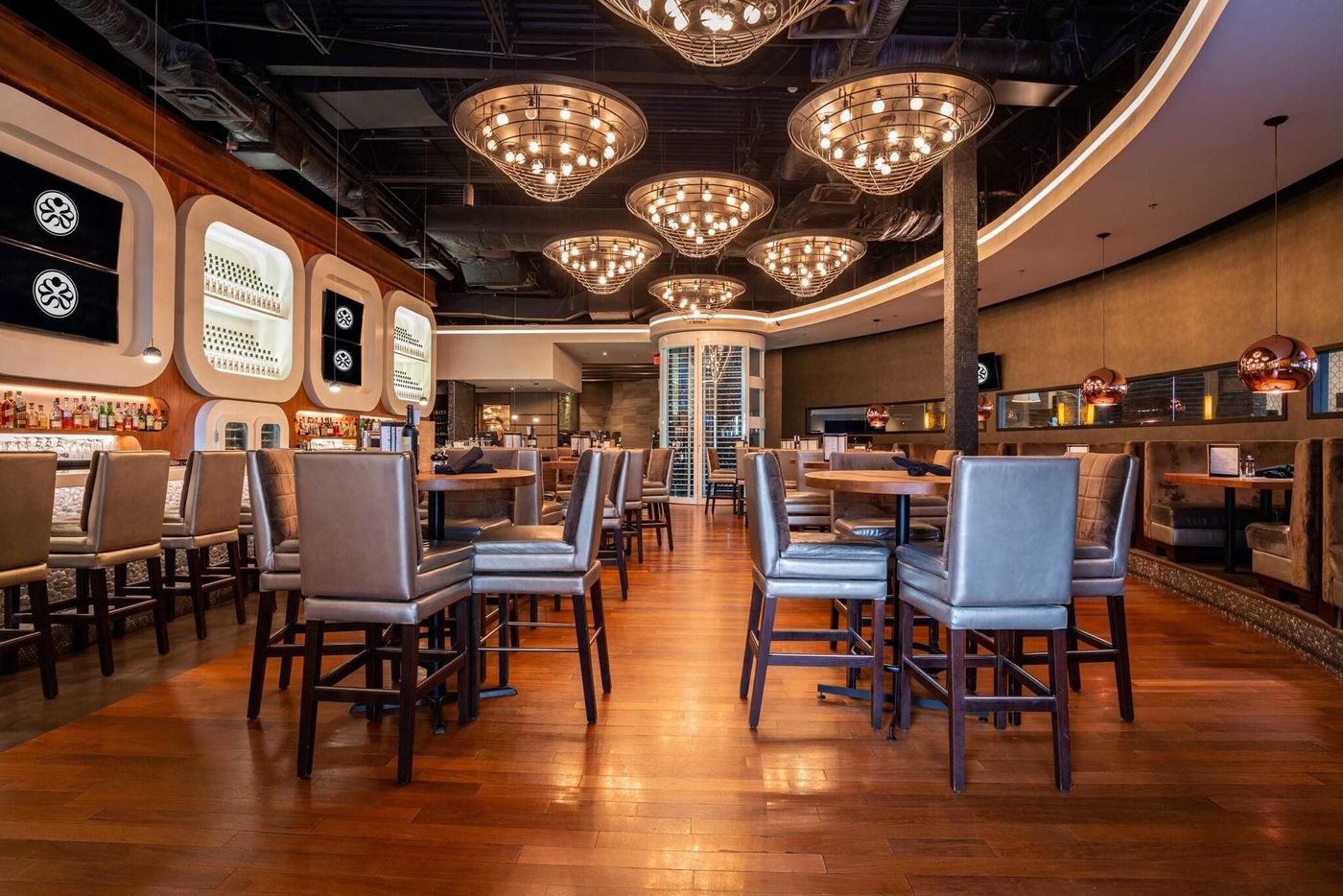 Sandman-Signature-Hotel---Resort-Vancouver-Airport-Lobby-32