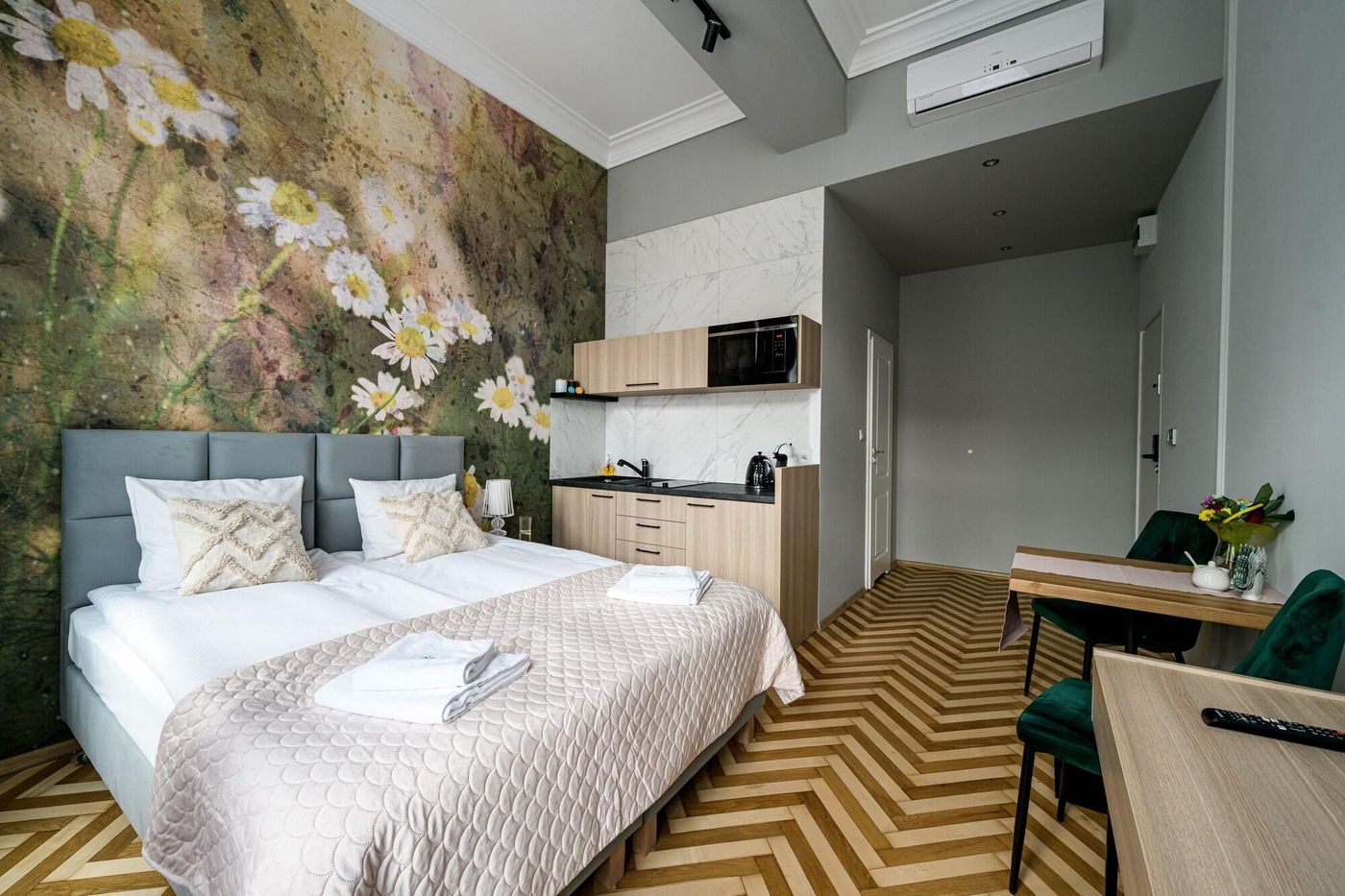 Arts-Apartments-Room-4