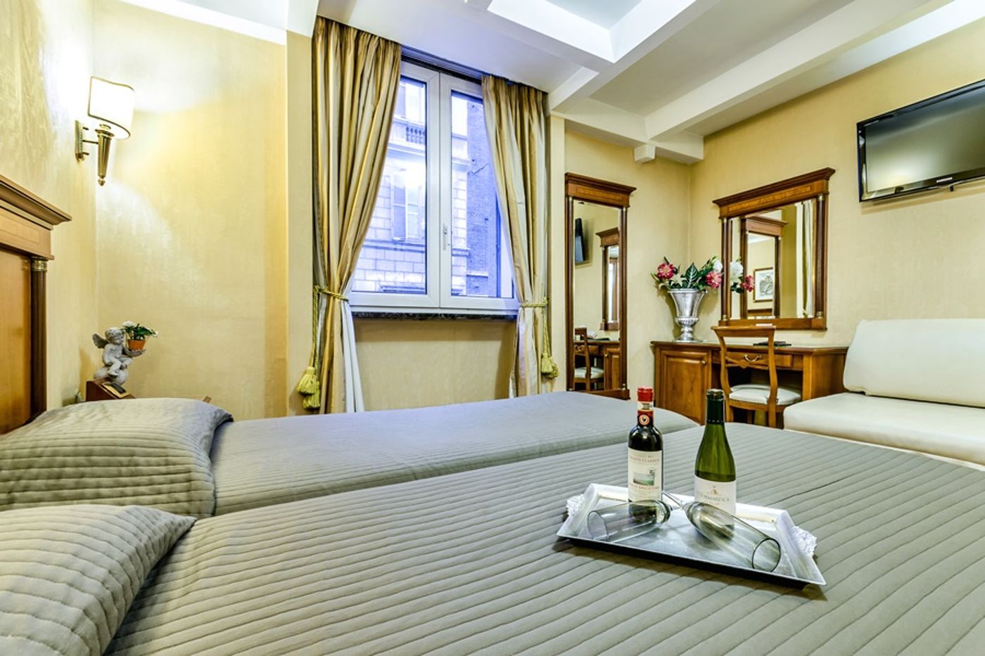 Luxury-Rooms-H-2000-Roma-Room-5