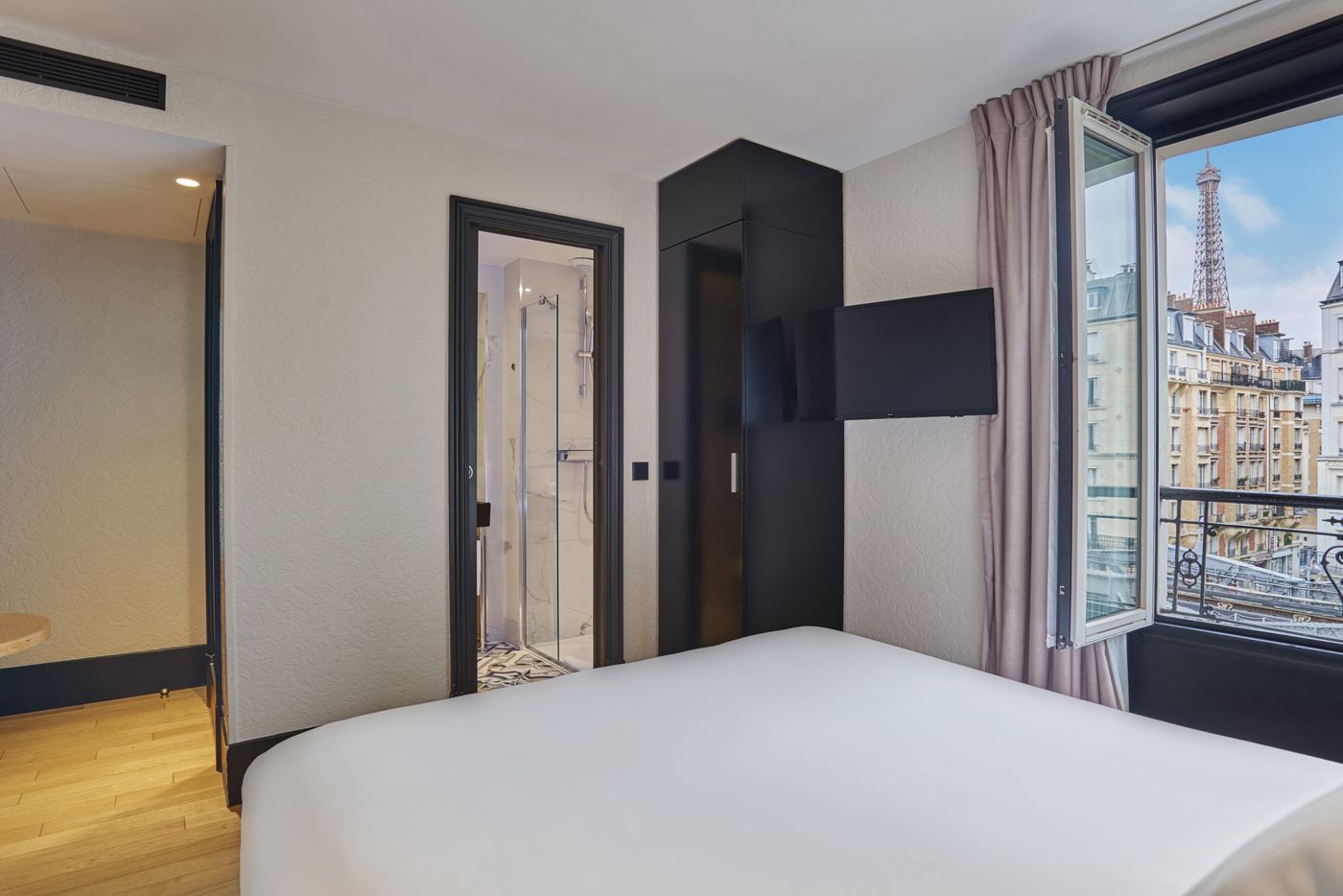 Hotel-Eiffel-Petit-Louvre-Room-27