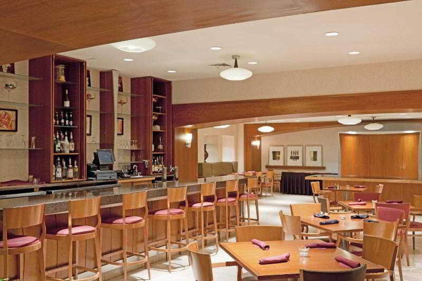 Crowne-Plaza-Boston-Newton-Hotel-Bar-19