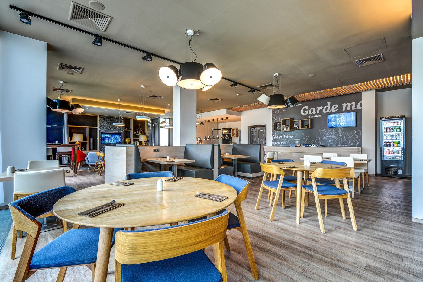 Holiday-Inn-Prague-Airport-Restaurant-20