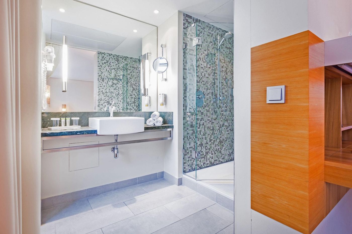 Lindner-Hotel-Berlin-Ku-damm--part-of-JdV-by-Hyatt-Room-55