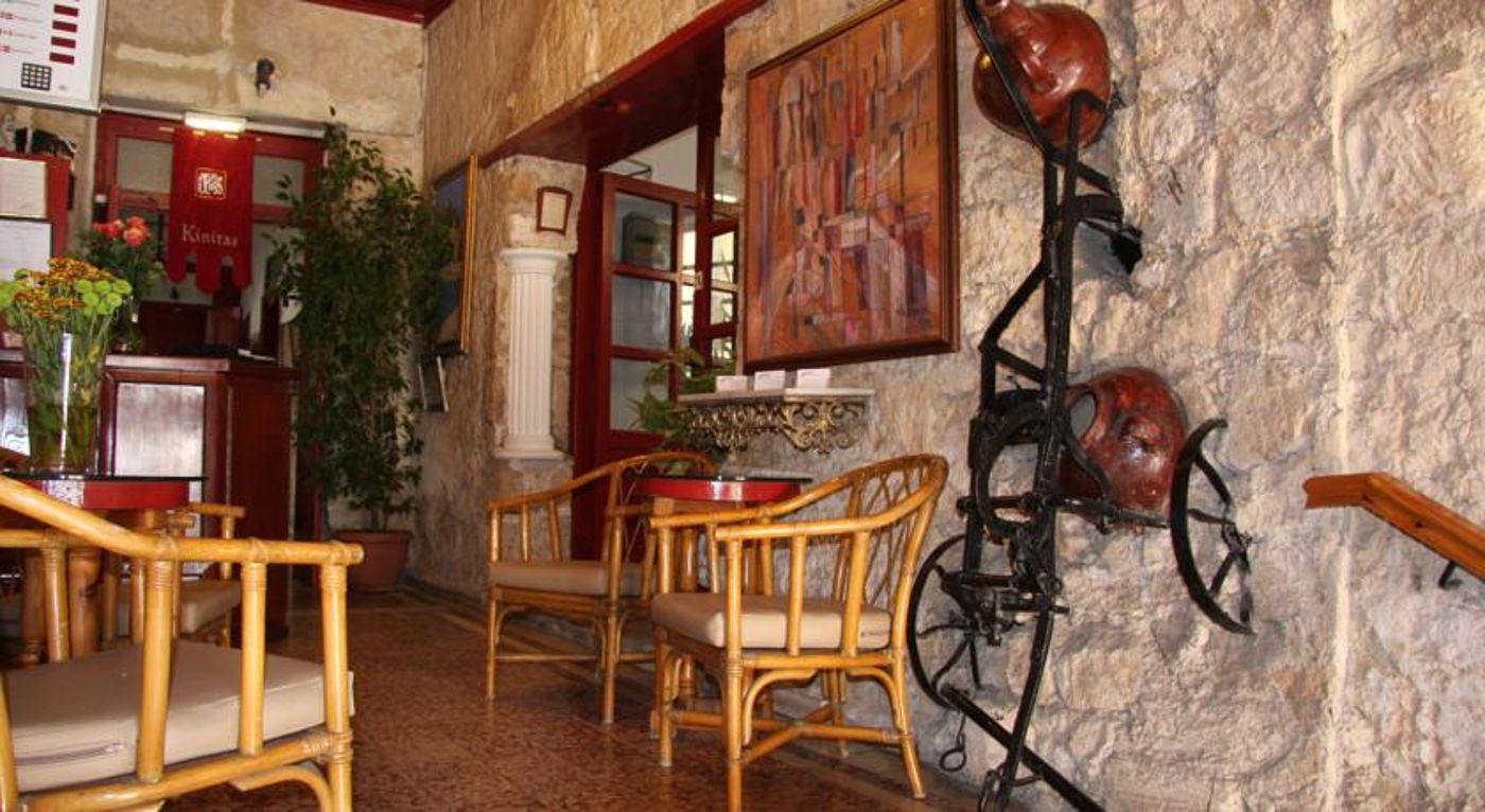 Kiniras Traditional Hotel
