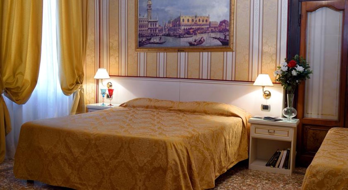 Corte-dei-Greci-Room-40