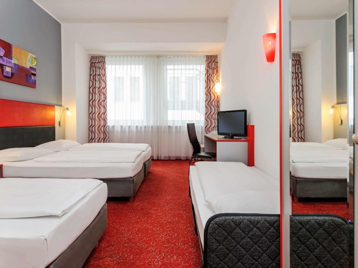 greet-Berlin-Alexanderplatz-Room-9