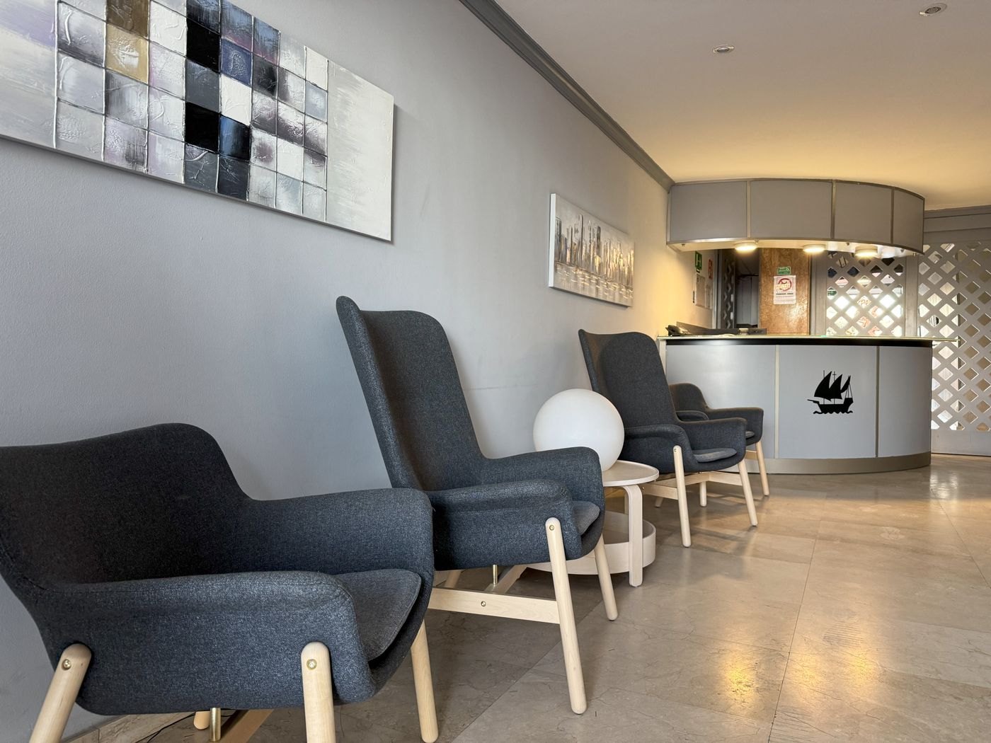 Colon-Playa-Lobby-29