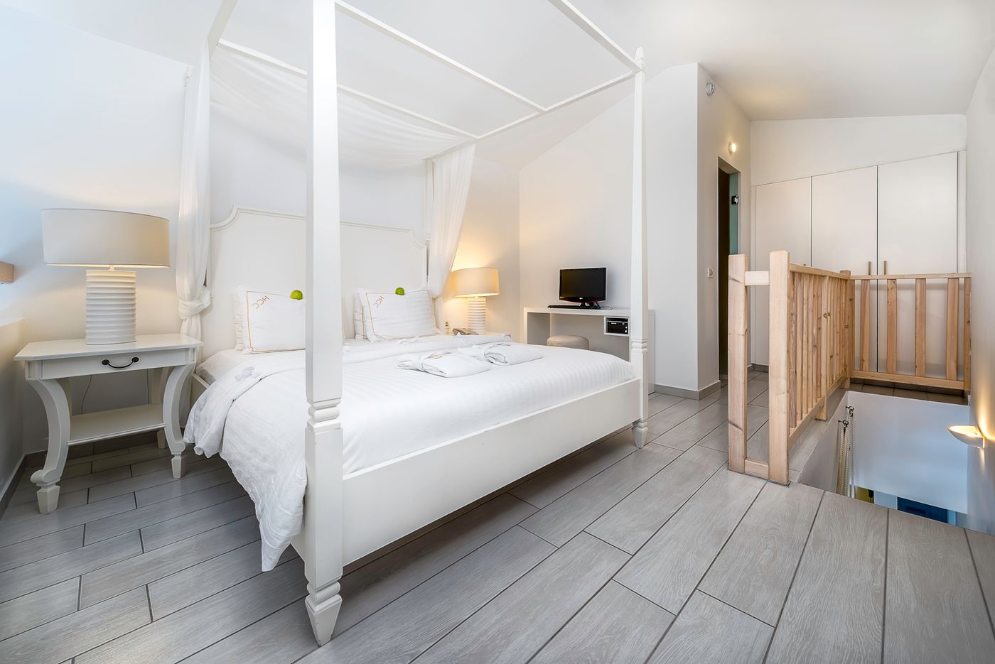 Diamond-Deluxe-Room-38