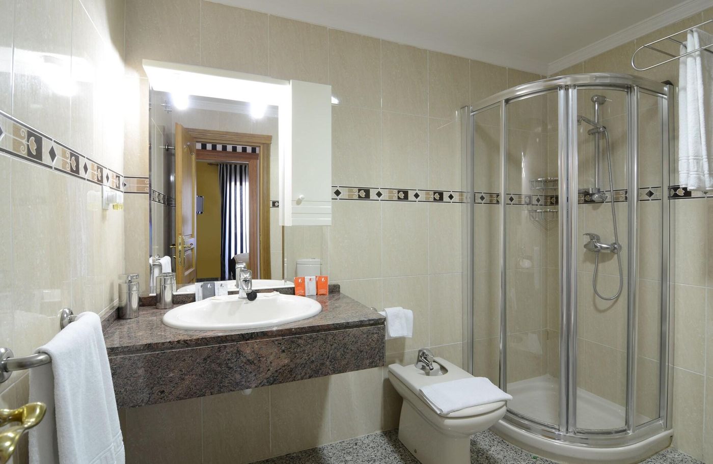 Apartamentos-Nuria-Sol-Room-31