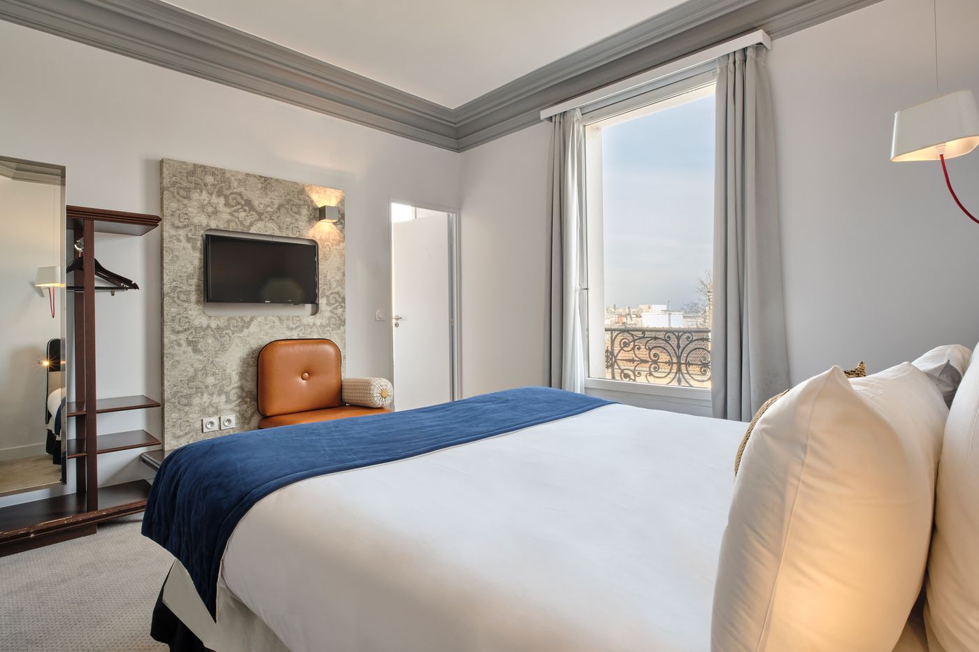 Hotel-Atrium-Room-10