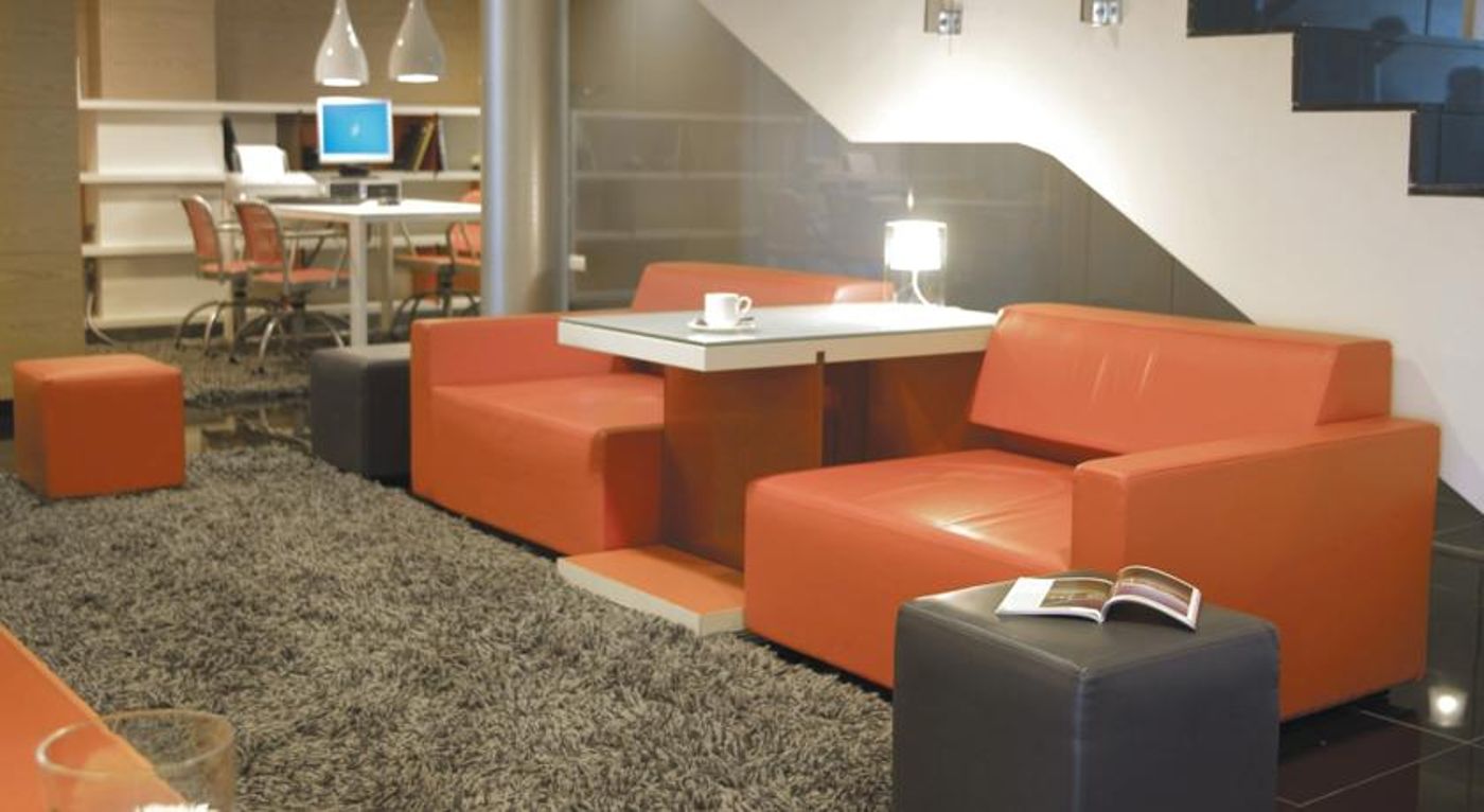 Hesperia Fira Suites-Barcelona