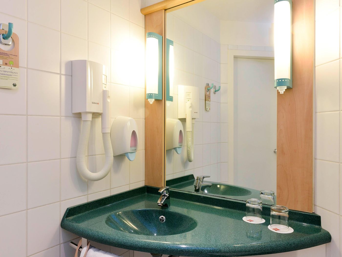 Ibis-Budapest-City-Room-12