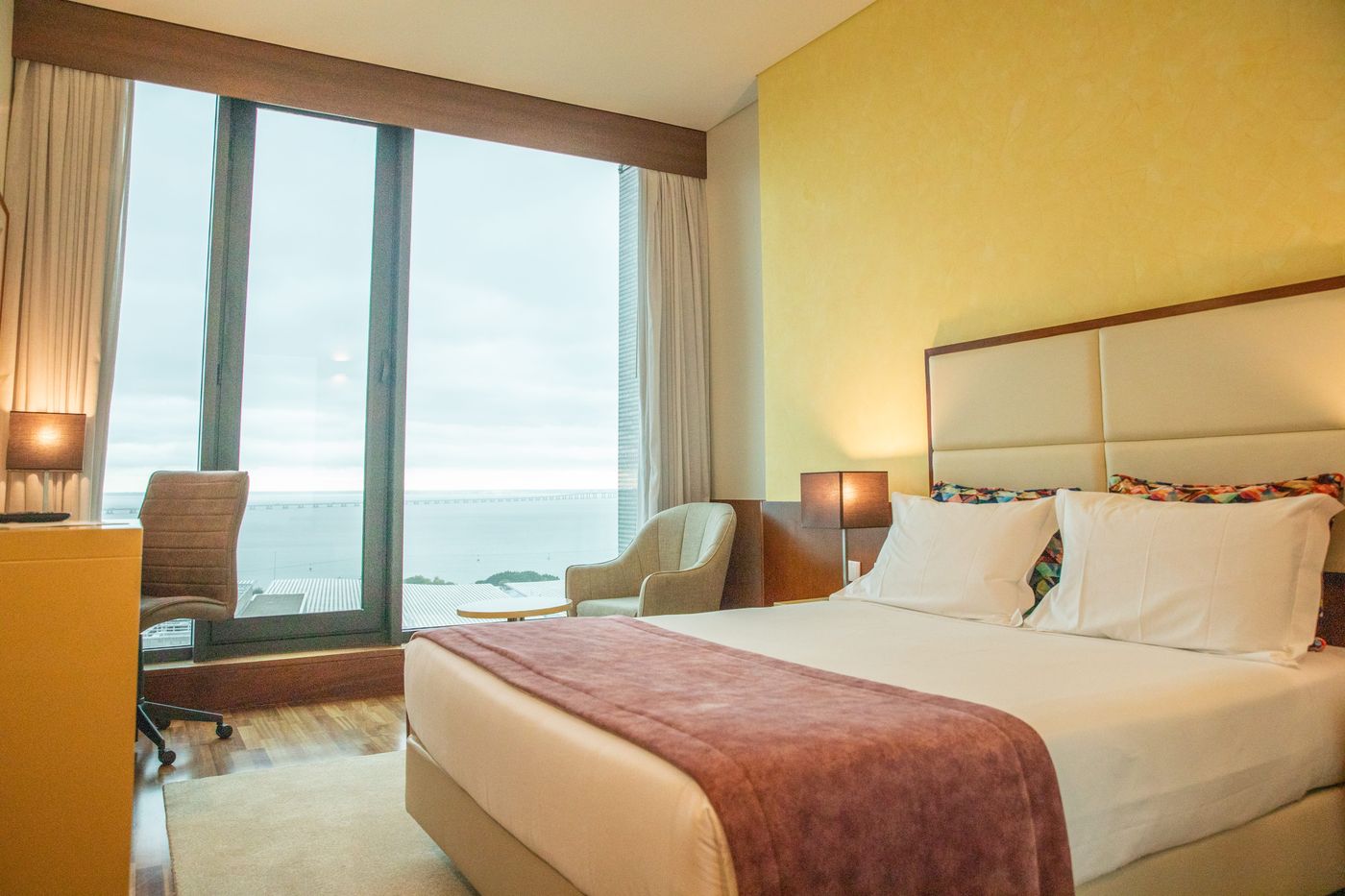 VIP-Executive-Arts-Hotel-Room-19