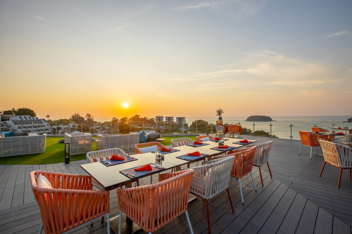 The-SIS-Kata-Resort-Restaurant-15