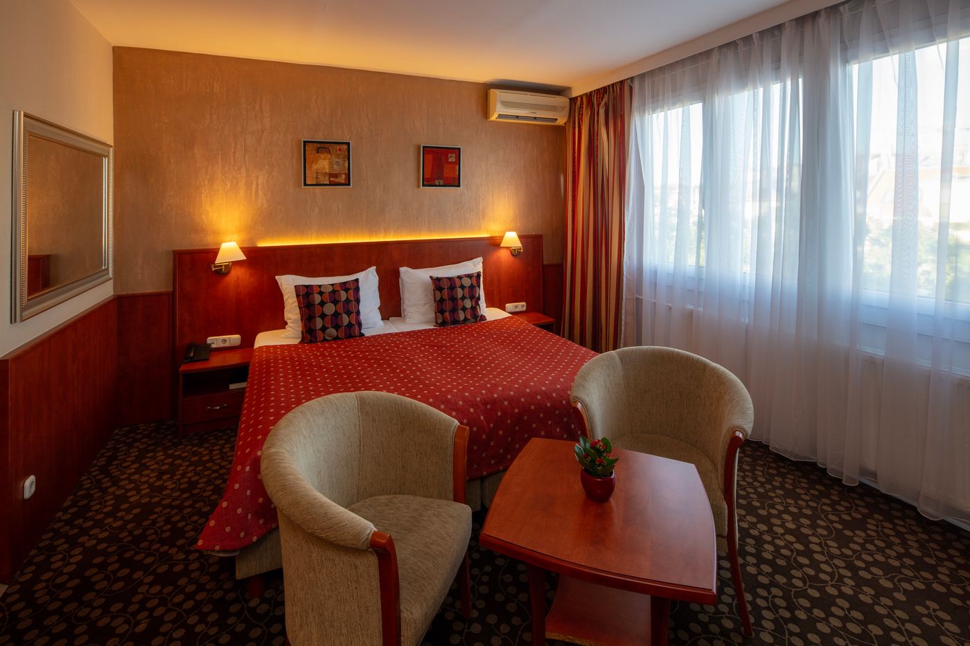 Hotel-Charles-Room-28