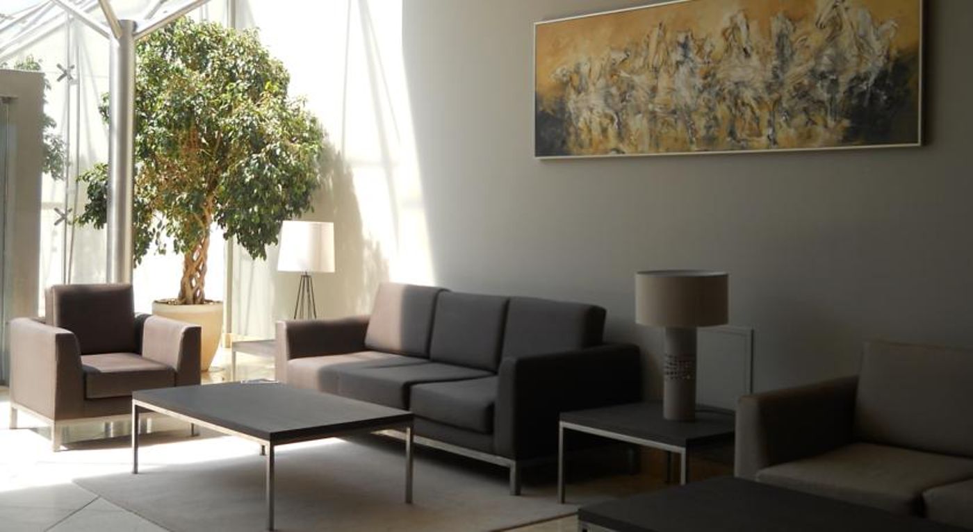 Yellow Monte Gordo Beach Hotel