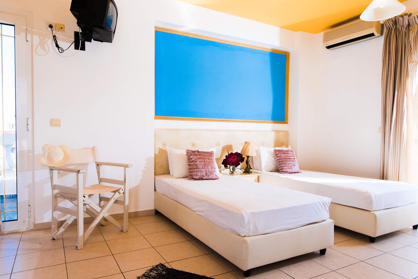 Yiannis Manos Apartments