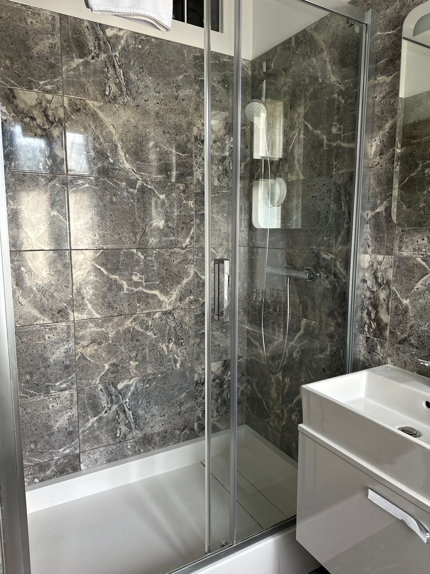 The-Spiski-Palace-Apartments-Room-58