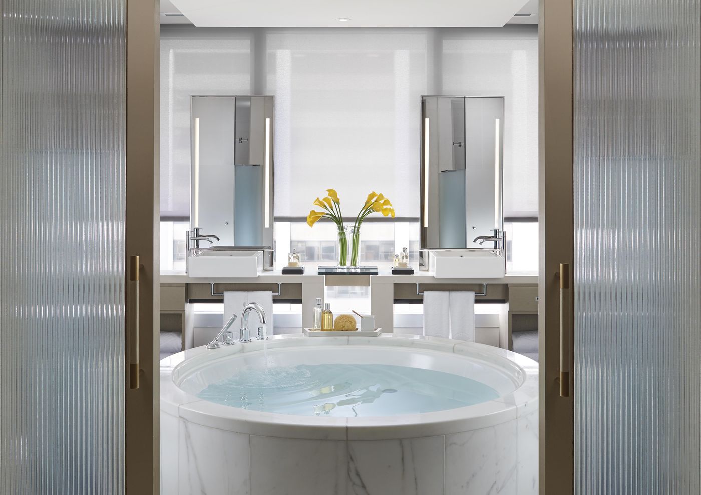 The-Landmark-Mandarin-Oriental--Hong-Kong-Room-17