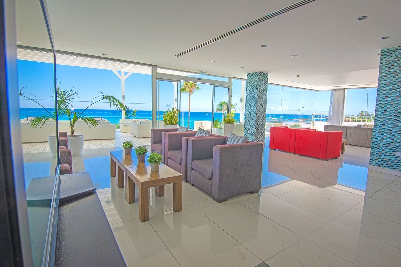 Silver-Sands-Beach-Hotel-Lobby-32