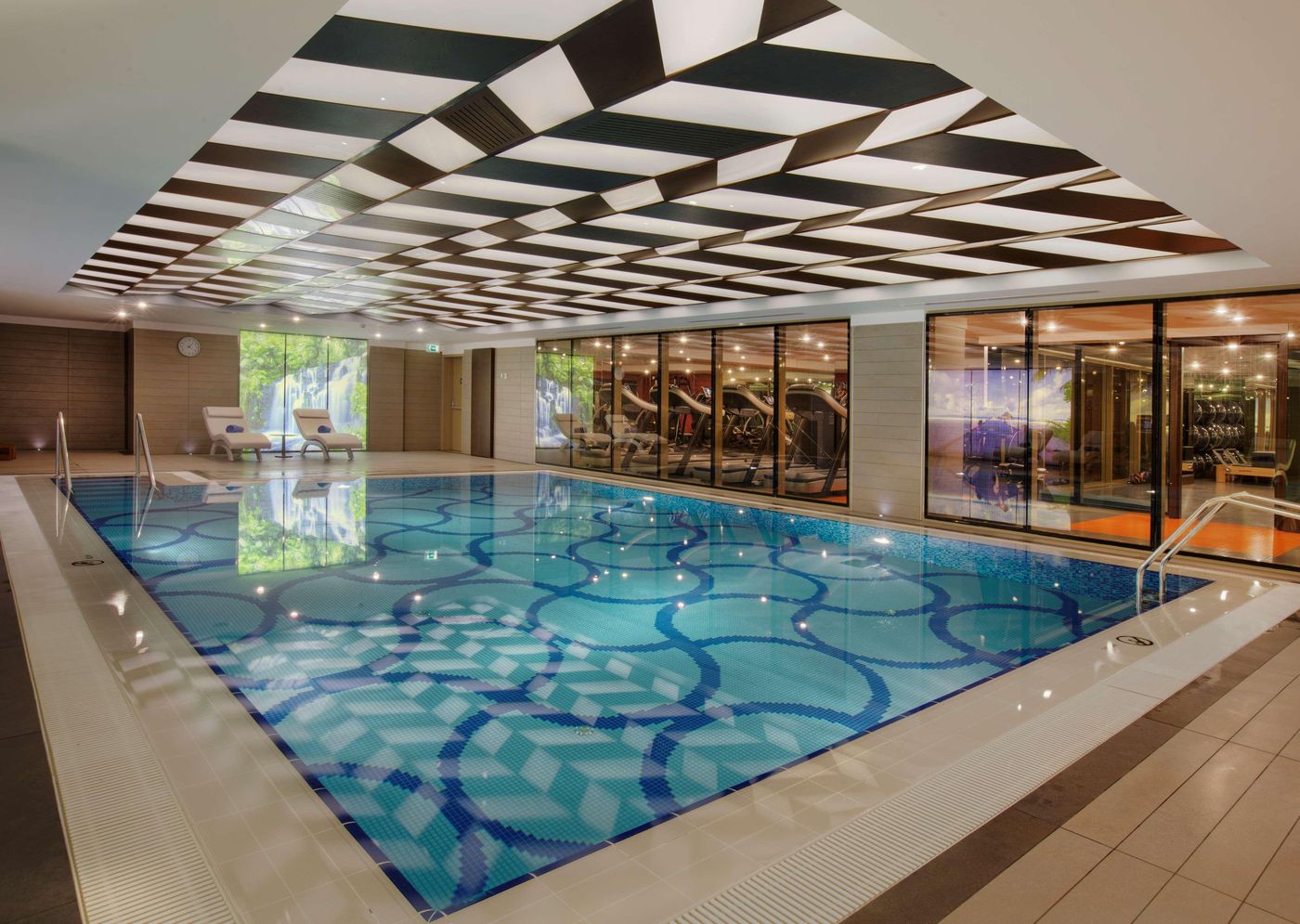 DoubleTree-by-Hilton-Istanbul---Avcilar-Pool-35
