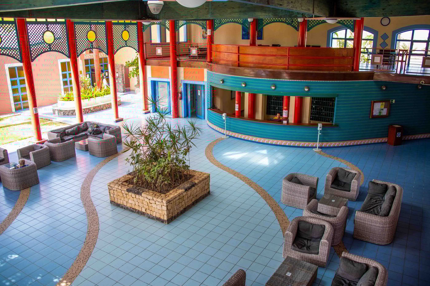 Vila-Do-Farol-Lobby-35