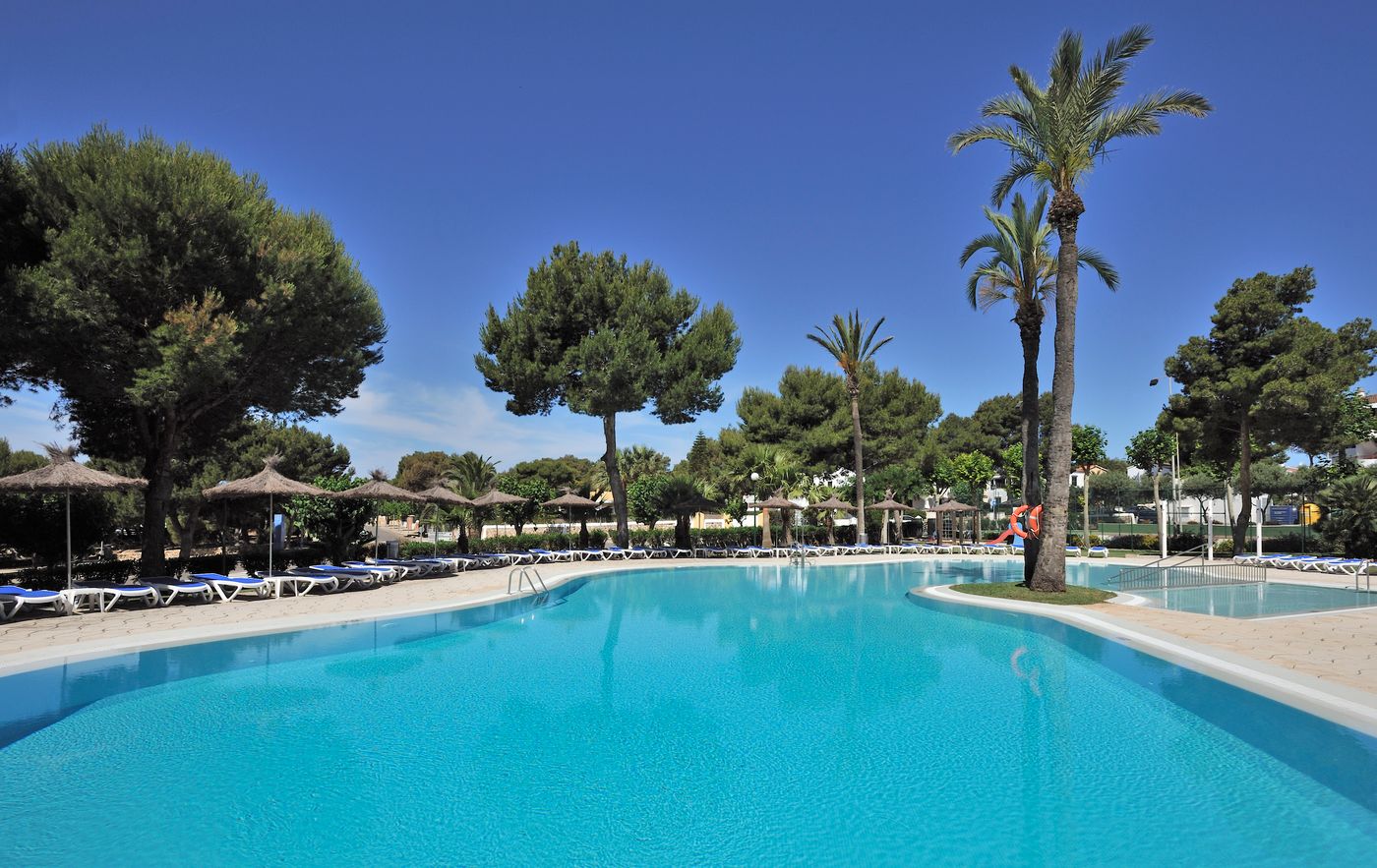 Globales-Mediterrani-Pool-6