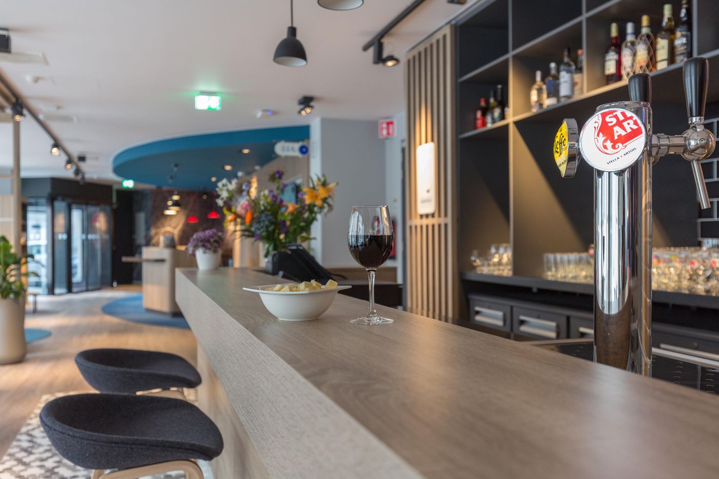 Holiday-Inn-Express-Brussels-Grand-Place-Bar-19
